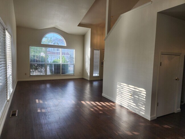 Building Photo - Beautiful Northwest Reno Home!