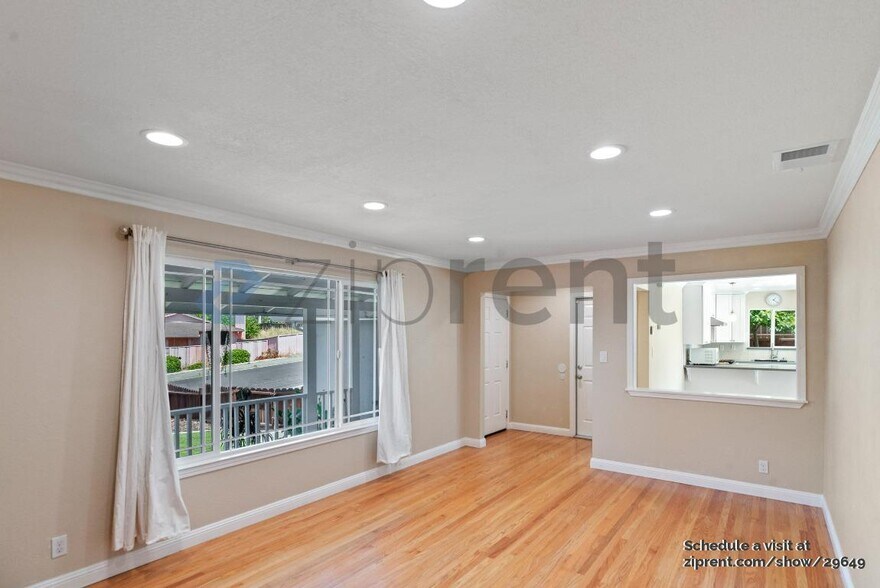 Building Photo - 2815 Draper St