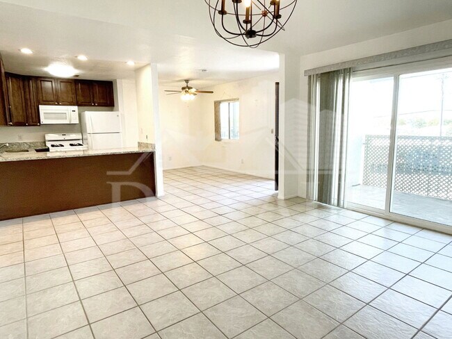 Building Photo - 822 S Langley Ave