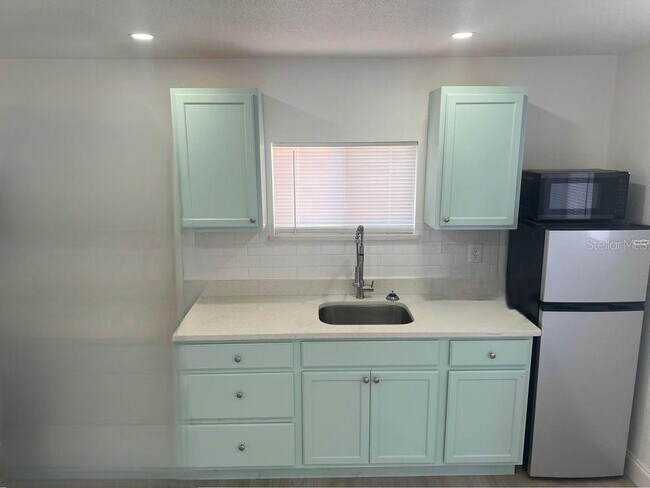 Building Photo - 831 Wolf Trail