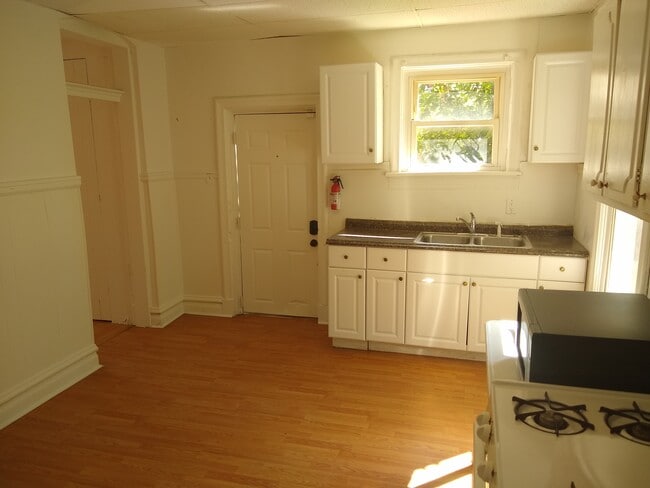 Building Photo - 2913 California Ave