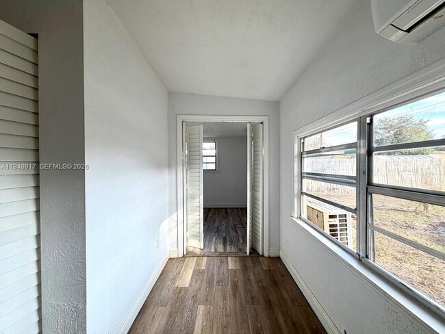 Building Photo - 565 Forrest Dr