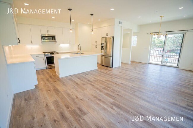Building Photo - 1371 N Vulcan Ave