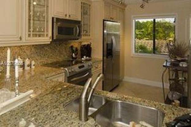 Building Photo - 270 Captains Walk