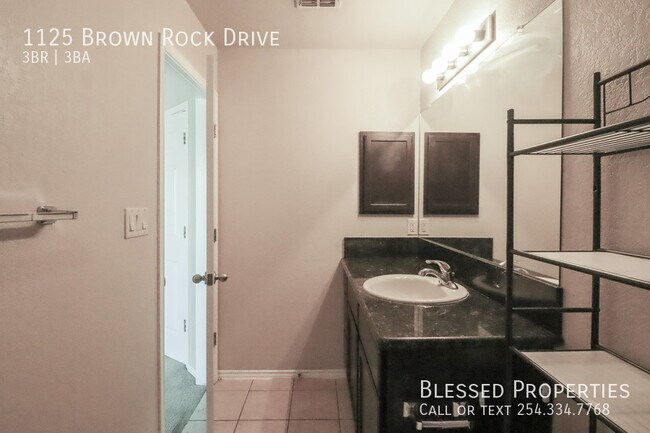 Building Photo - 1125 Brown Rock Dr