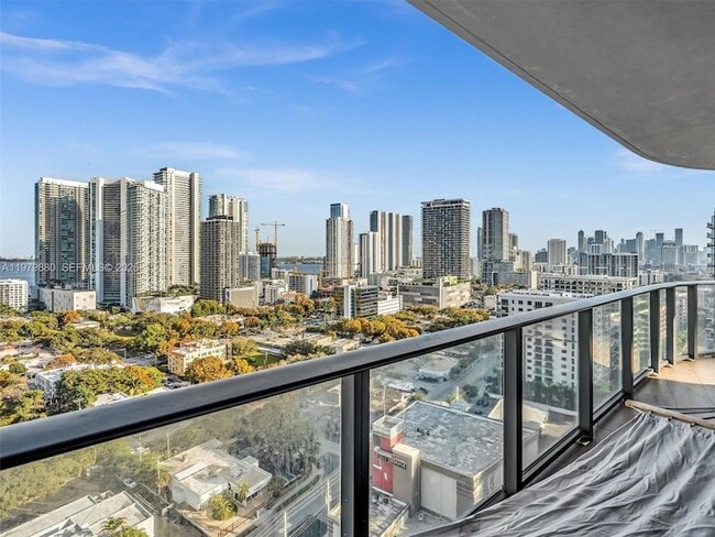 Building Photo - 121 NE 34th St