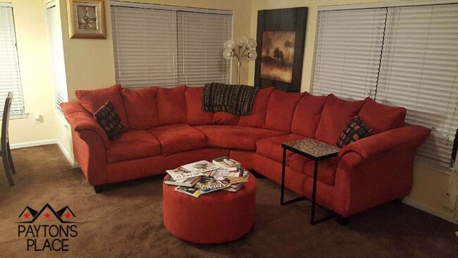 Building Photo - Spacious 2 Bedroom Condo with Parking in G...
