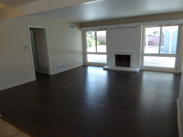 Building Photo - COMING SOON! Beautifully Remodeled Single-...