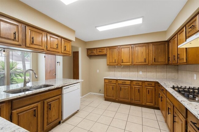 Building Photo - 25710 Pepper Ridge Ln
