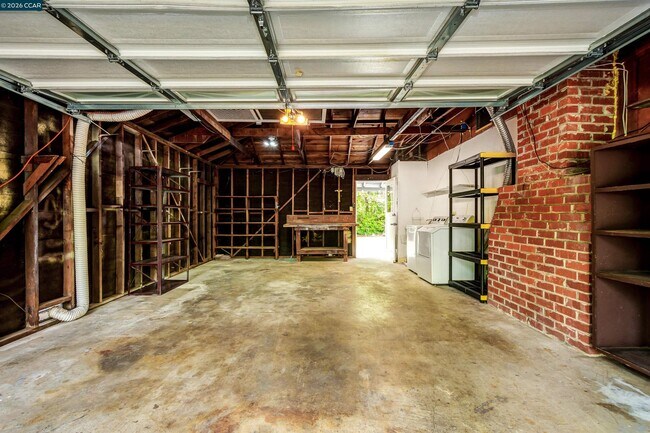 Building Photo - 378 Verona Ave