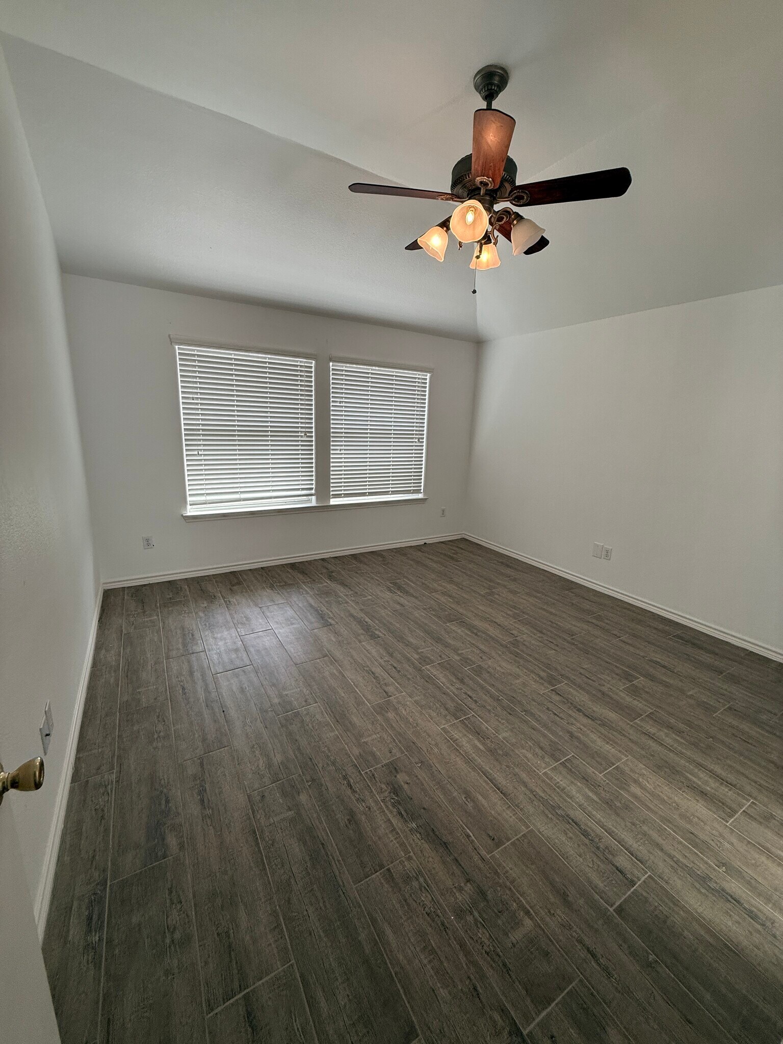 Building Photo - 3806 Los Arroyos Dr