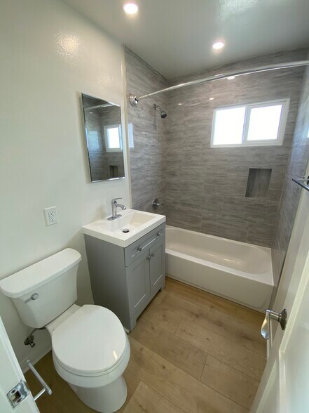 Building Photo - 14320 Condon Ave