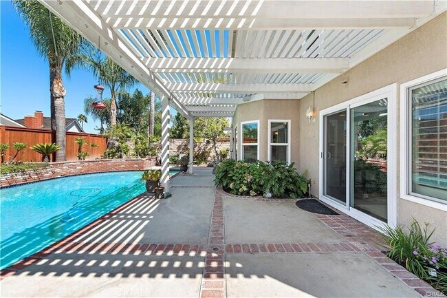 Building Photo - 28371 La Falda