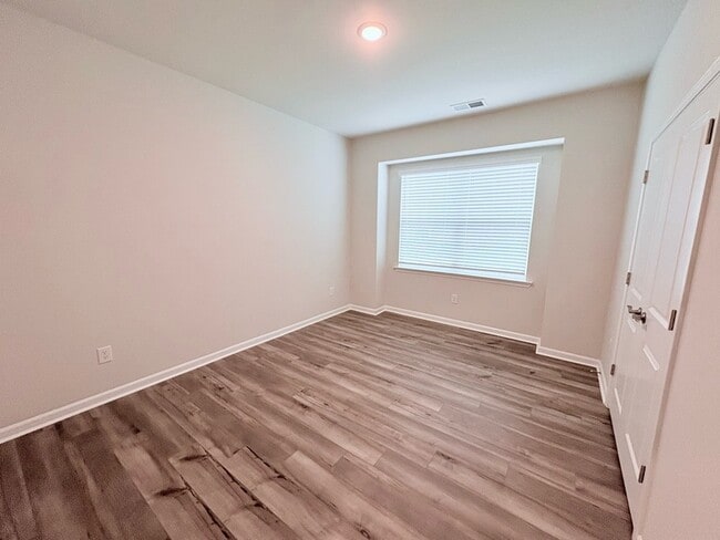 Building Photo - 137 Somerset Ln