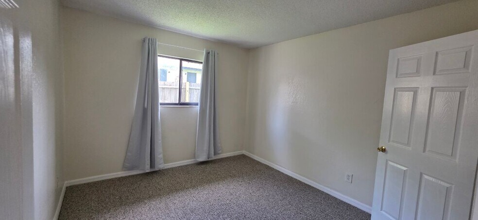 Building Photo - 605 Northlake Blvd