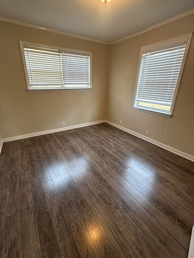 Building Photo - Peaceful 3 Bedroom 1 Bathroom House! Hixson, TN!