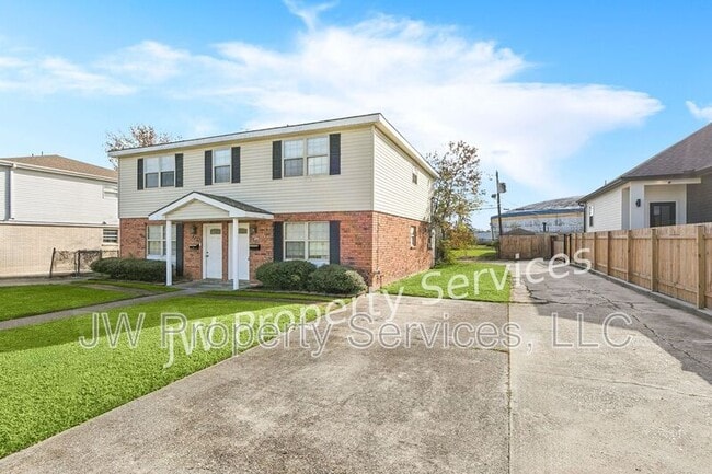 Building Photo - 2203-2203 Octavia Dr