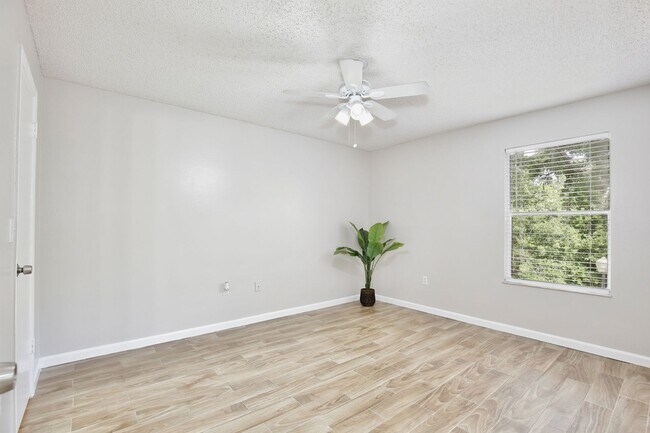 Building Photo - The Landings Condominiums