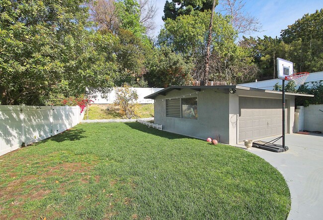 Building Photo - Mid-Century Modern Masterpiece!  South of the BLVD. Minutes to Westside, Mulholland, 405. Roscoma...