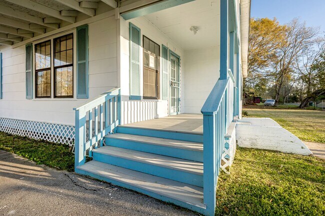 Building Photo - Fully remodeled home for rent!
