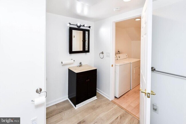 Building Photo - 2509 Christian St