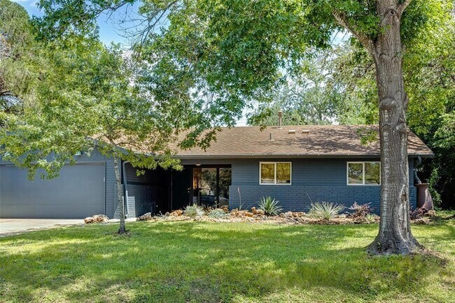 Building Photo - 1809 Sylvan Dr