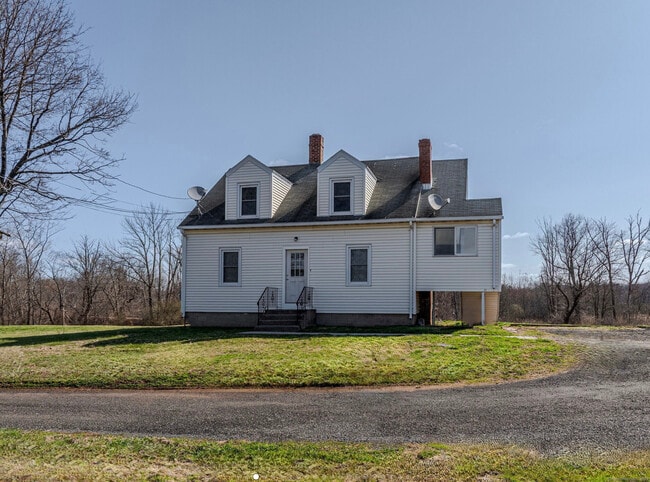 Building Photo - 11 Piney Ridge Rd
