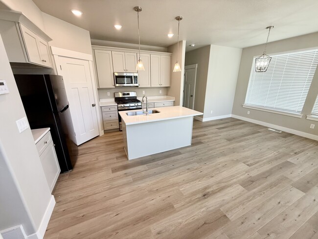 Building Photo - 1063 S 2760 E