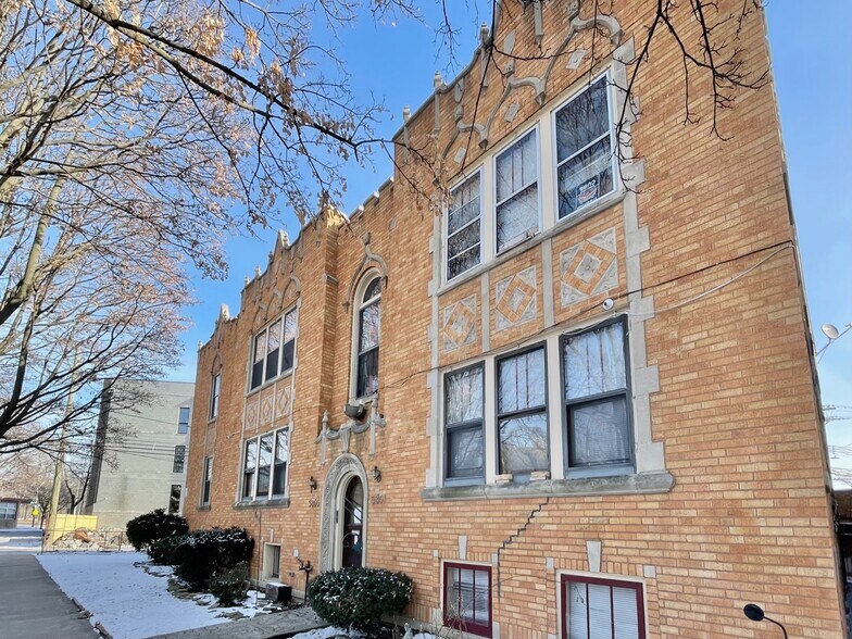 Building Photo - 5805 N Richmond St