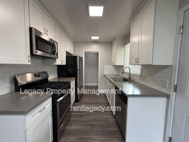 Building Photo - 2013 Edison Ave