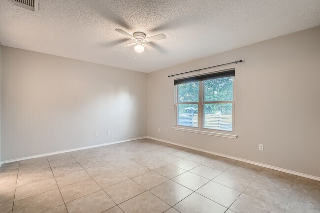 Building Photo - Ready for Rent!