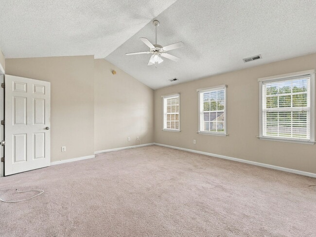 Building Photo - 116 Spring Leaf Ln