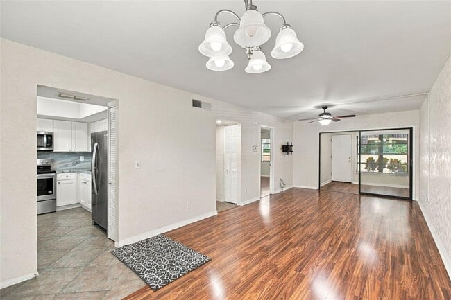 Building Photo - 3036 Eastland Blvd