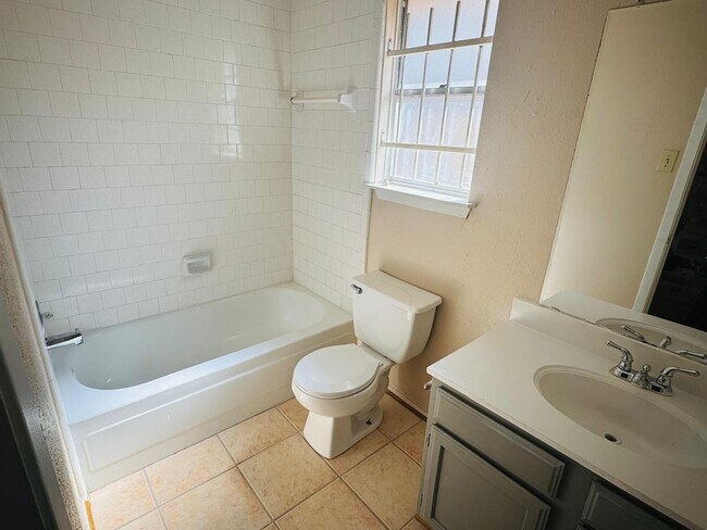 Building Photo - 16625 Gold Ridge Ln