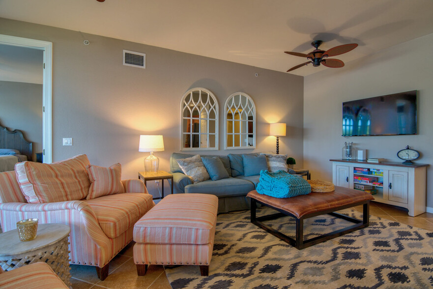 Building Photo - 8775 Coastline Ct