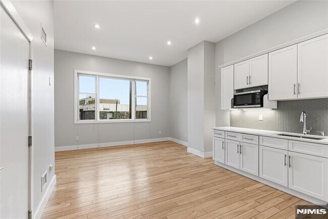 Building Photo - 12 Dempsey Ave