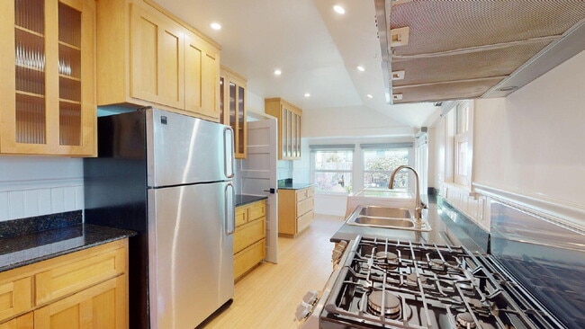 Building Photo - Elegant & Updated 2BR / 1BA Apartment with Beautiful City Views — Corona Heights