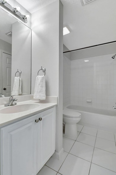 Building Photo - 9917 Porta Leona Ln