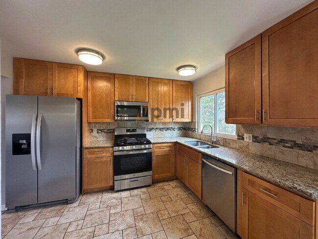 Building Photo - 1031 W 59th Pl