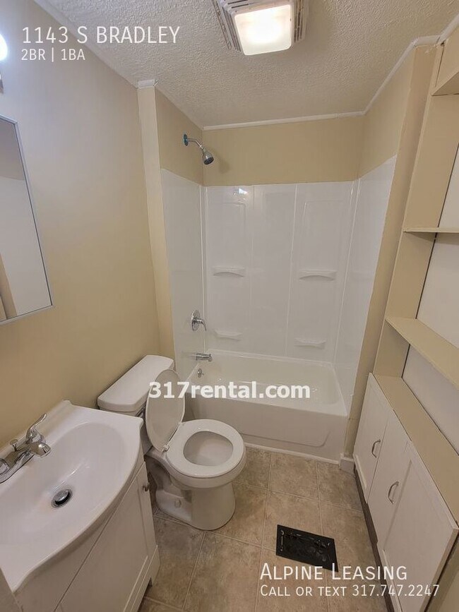 Building Photo - GARAGE/WORKSHOP COMBO W/POWER