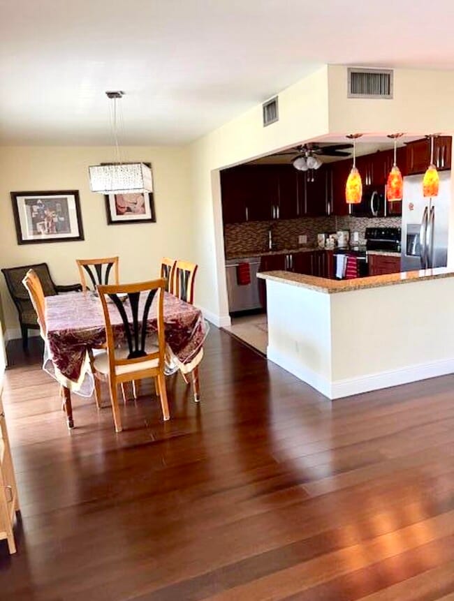 Building Photo - 162 Preston Way