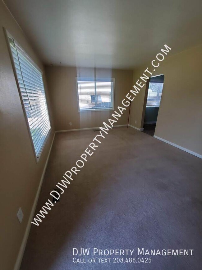 Building Photo - 624 W Linden St