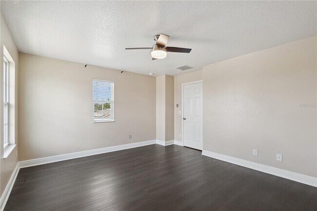 Building Photo - 2227 Napone Ln