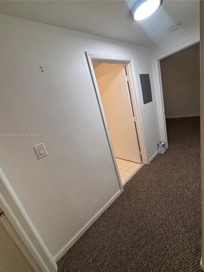 Building Photo - 185 SE 14th Terrace