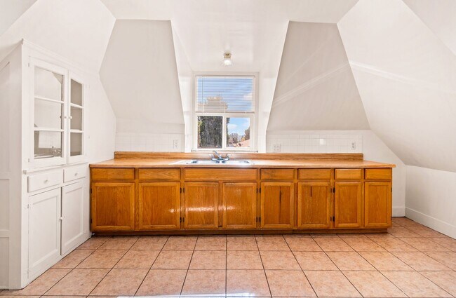 Building Photo - Utilities Included! 3 Bedrooms w/ Bonus Room & Spacious Kitchen