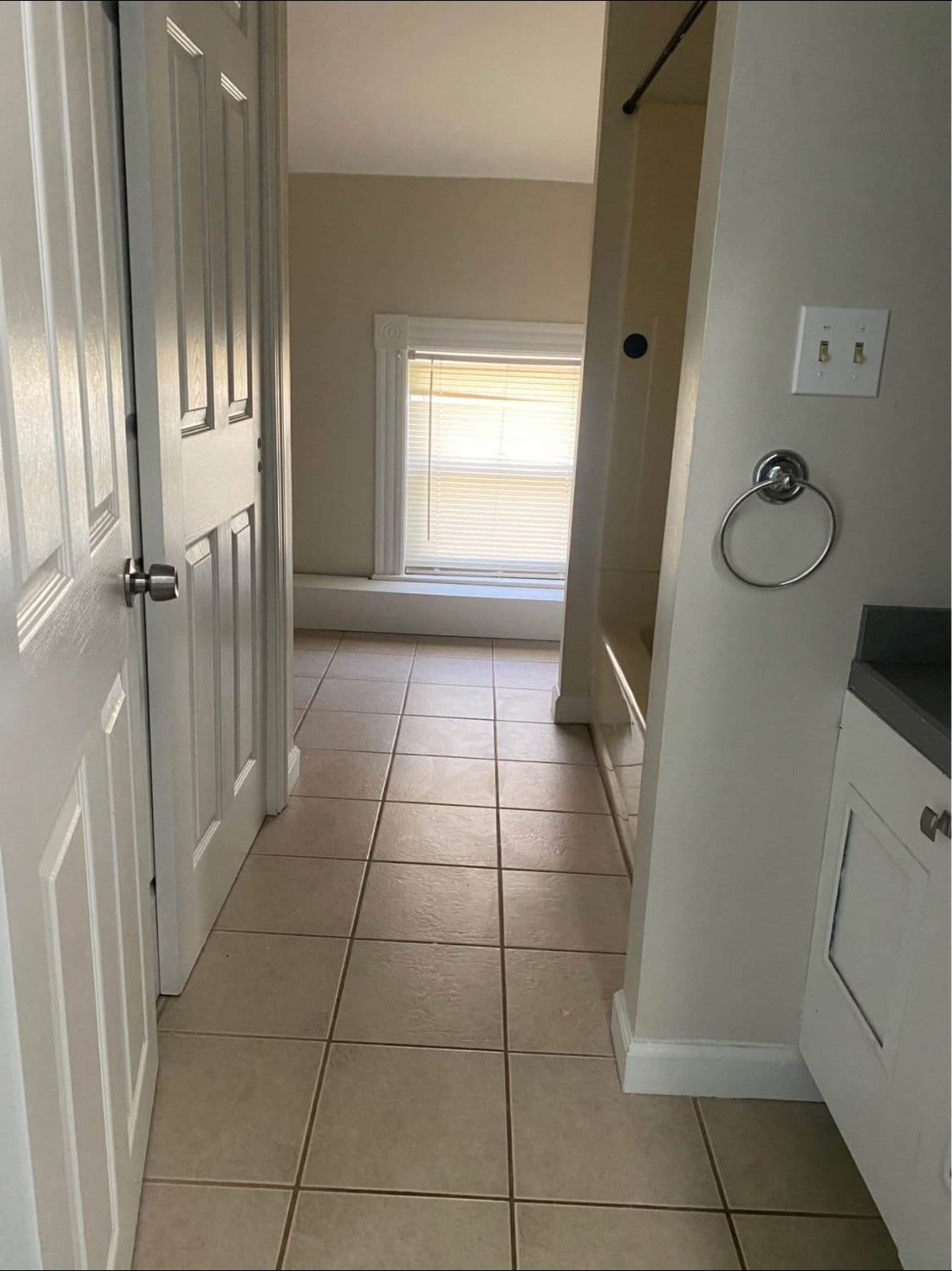 Building Photo - 52 River St