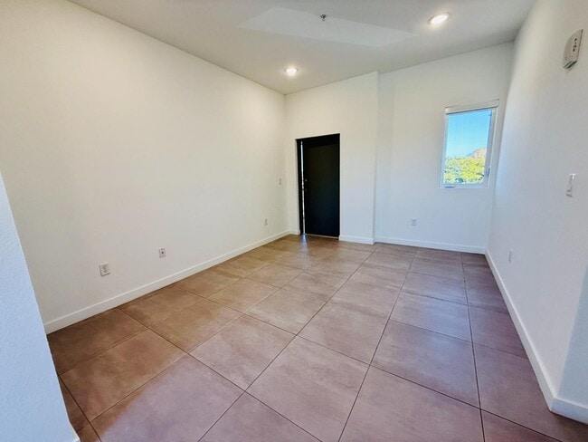 Building Photo - 1295 W 69th St