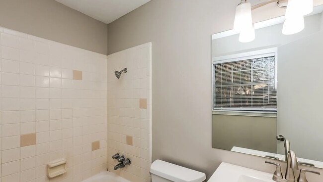 Building Photo - 116 Meadowdale Dr