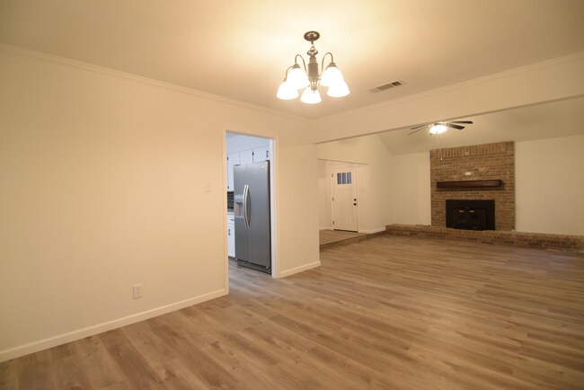 Building Photo - 820 Cedar Ridge Dr