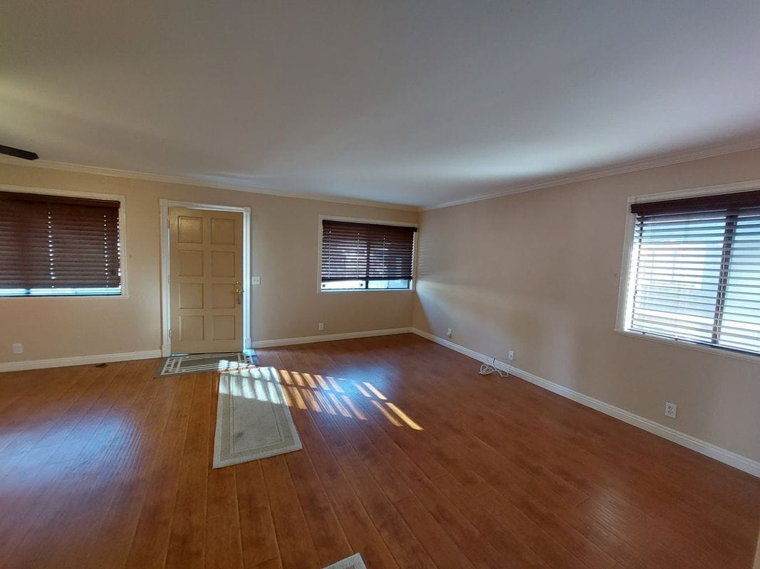 Building Photo - 927 S Downey Pl